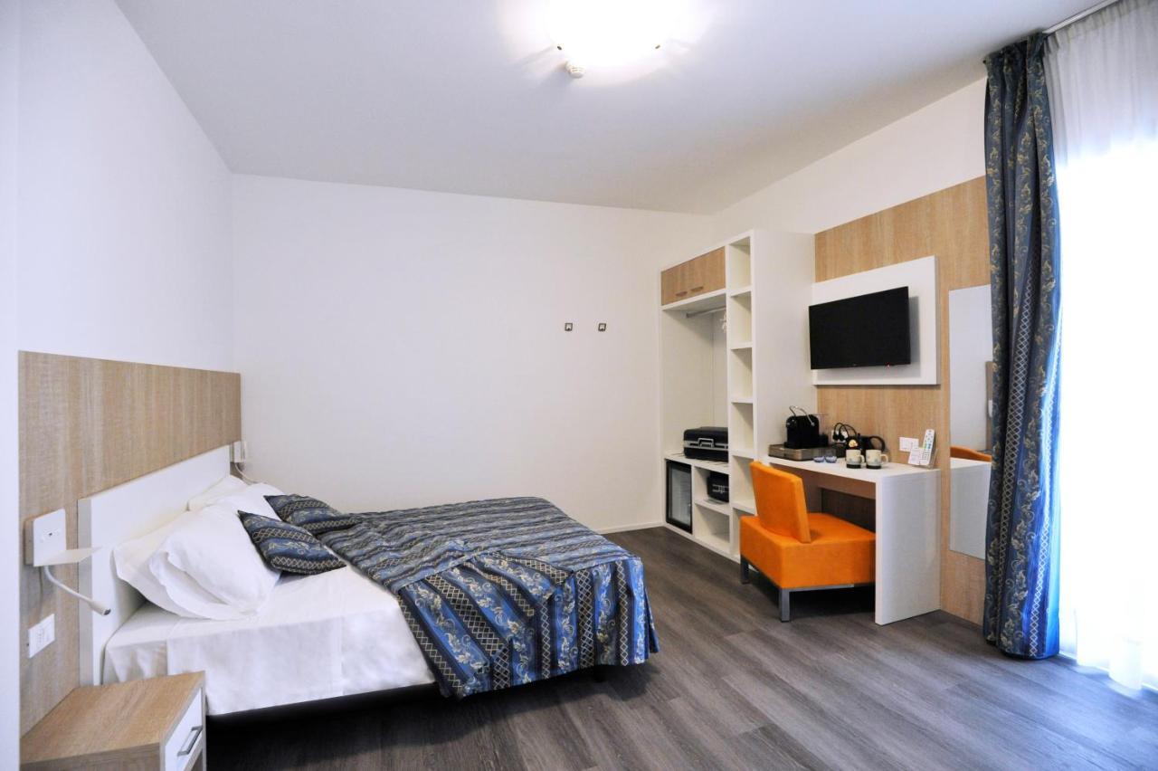 Dreibettzimmer mit Balkon
