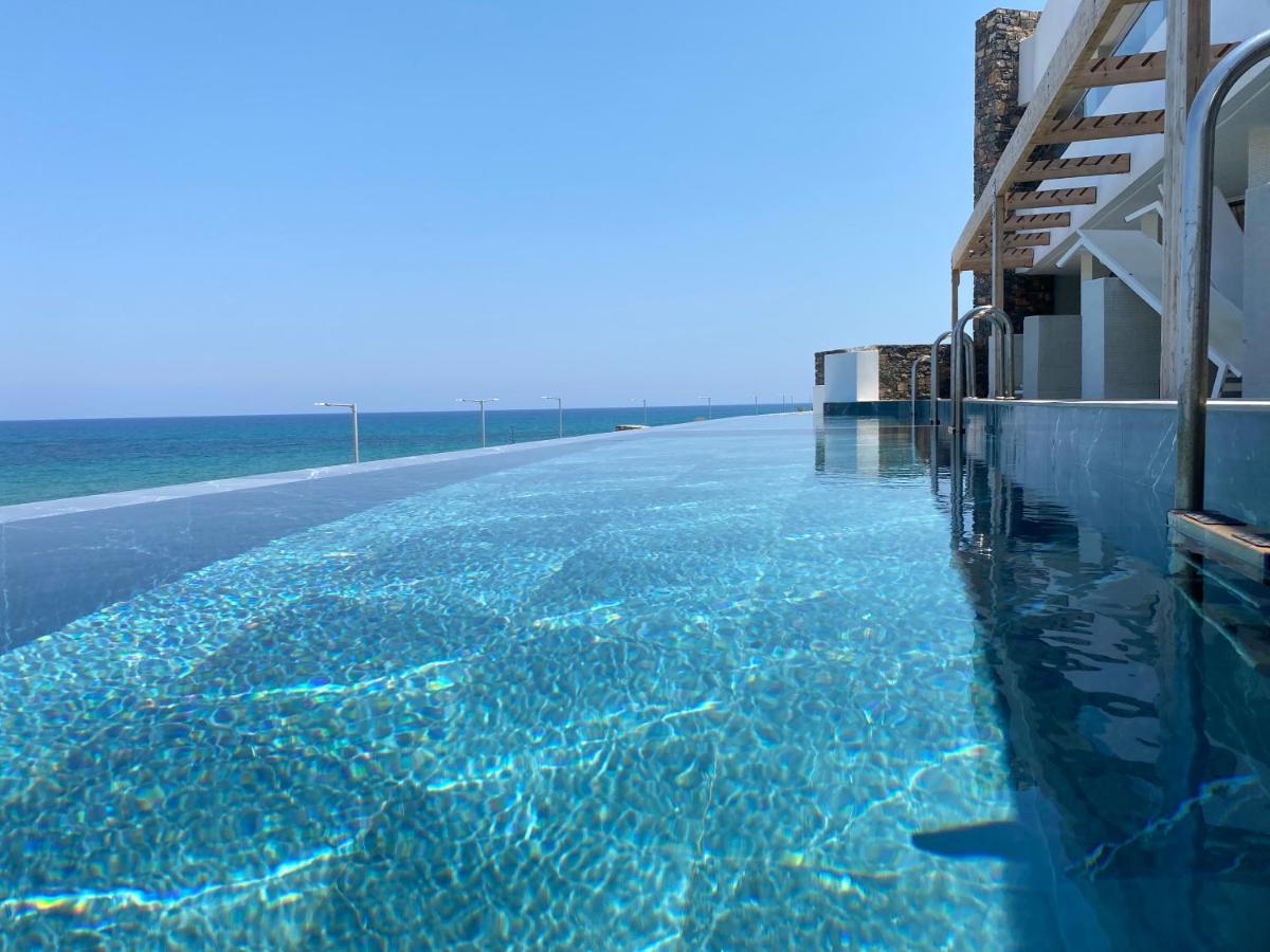 Zimmer Cool – Infinity-Pool zur Gemeinschaftsnutzung