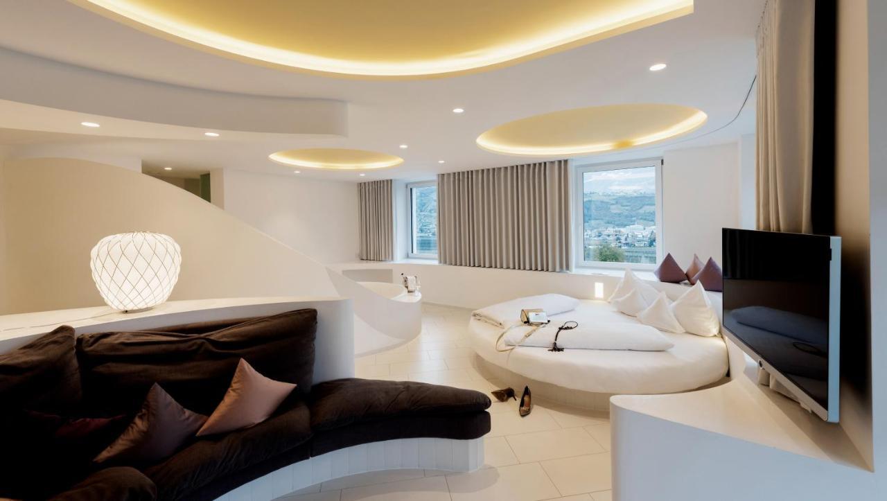 Suite mit Kingsize-Bett mit Whirlpool
