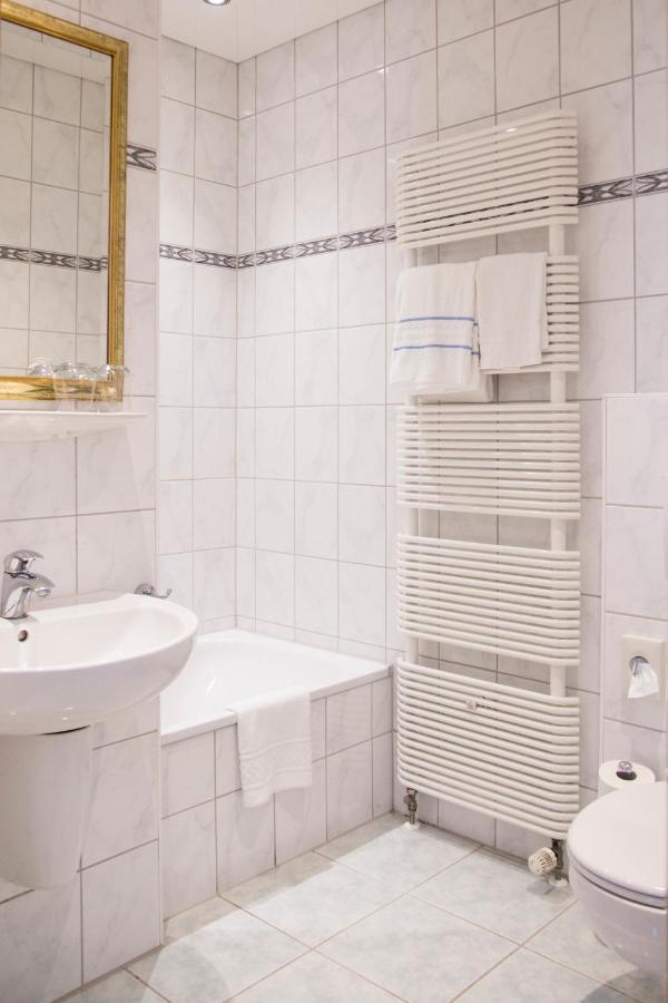 Zweibettzimmer mit Balkon