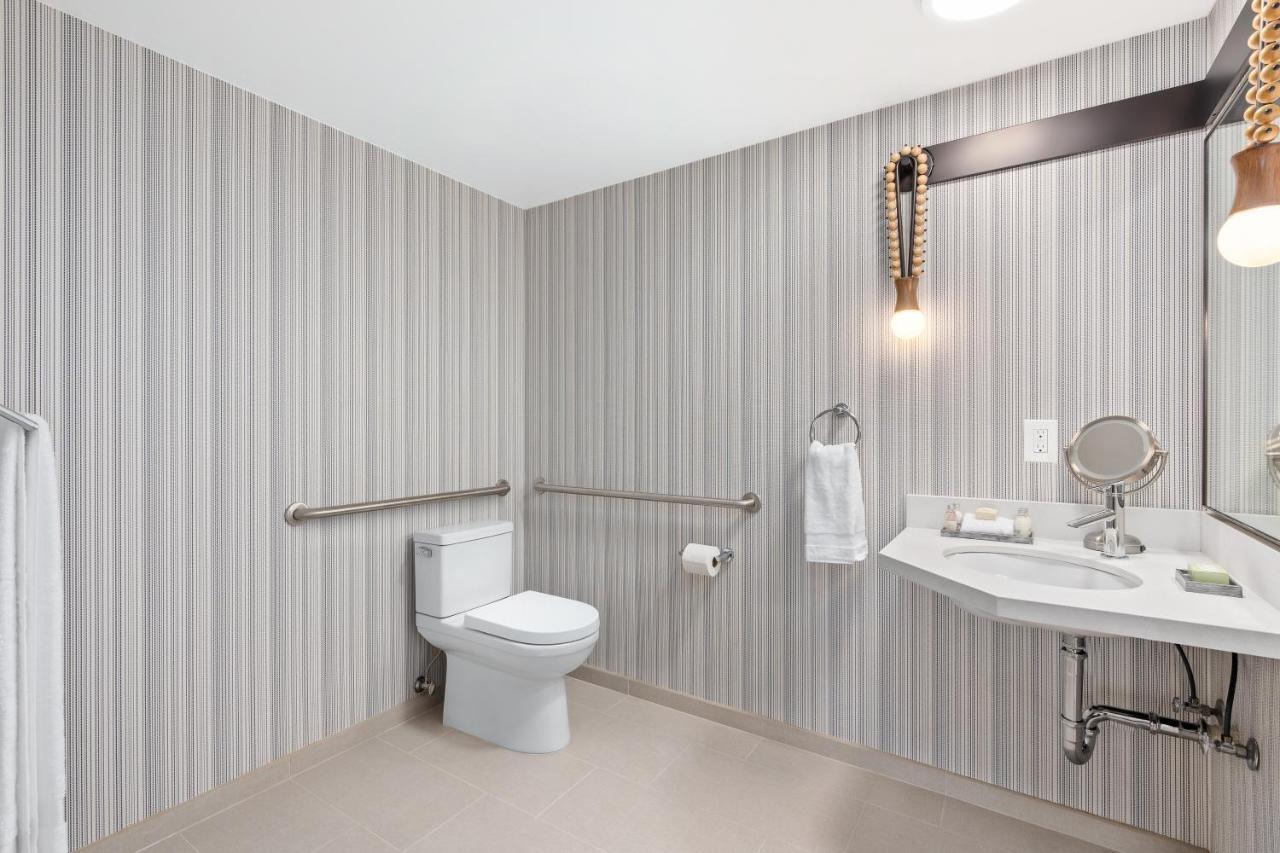 Zimmer mit Kingsize-Bett - Barrierefrei/befahrbare Dusche