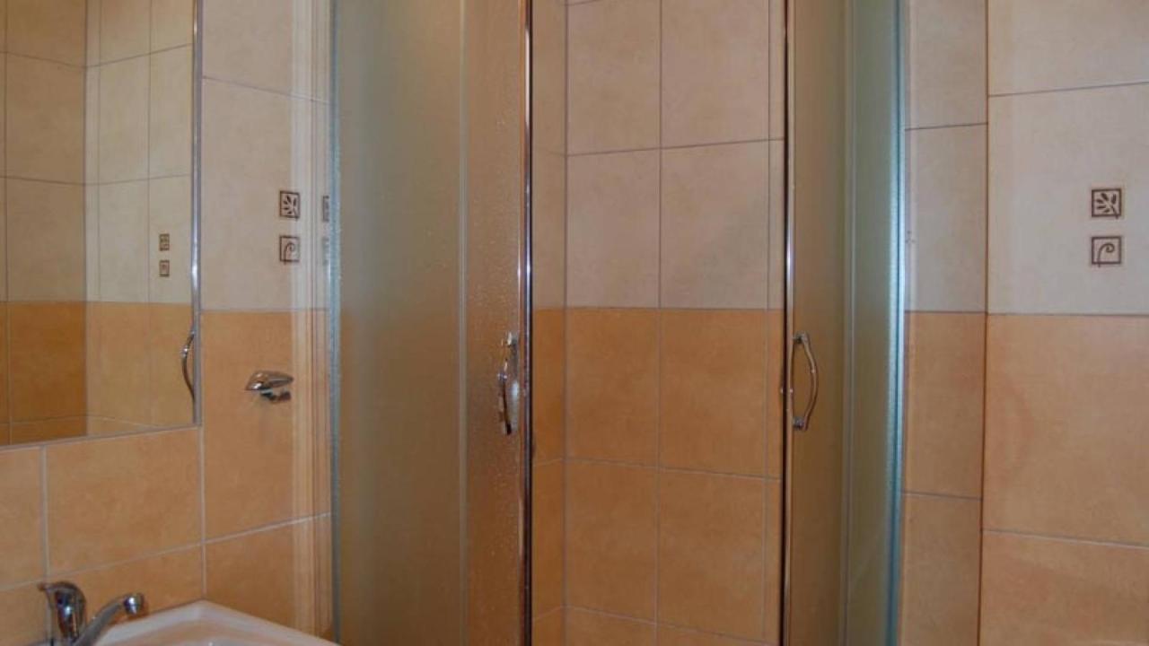 Doppel- oder Zweibettzimmer