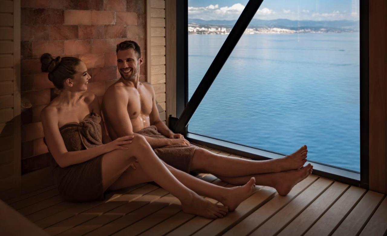 Angebot - Premium Doppel- oder Zweibettzimmer mit Meerblick - Luxus-Erlebnis