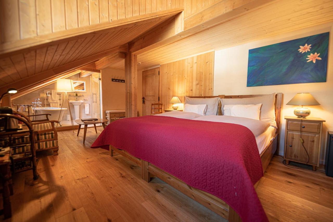 Doppelzimmer mit Straßenblick