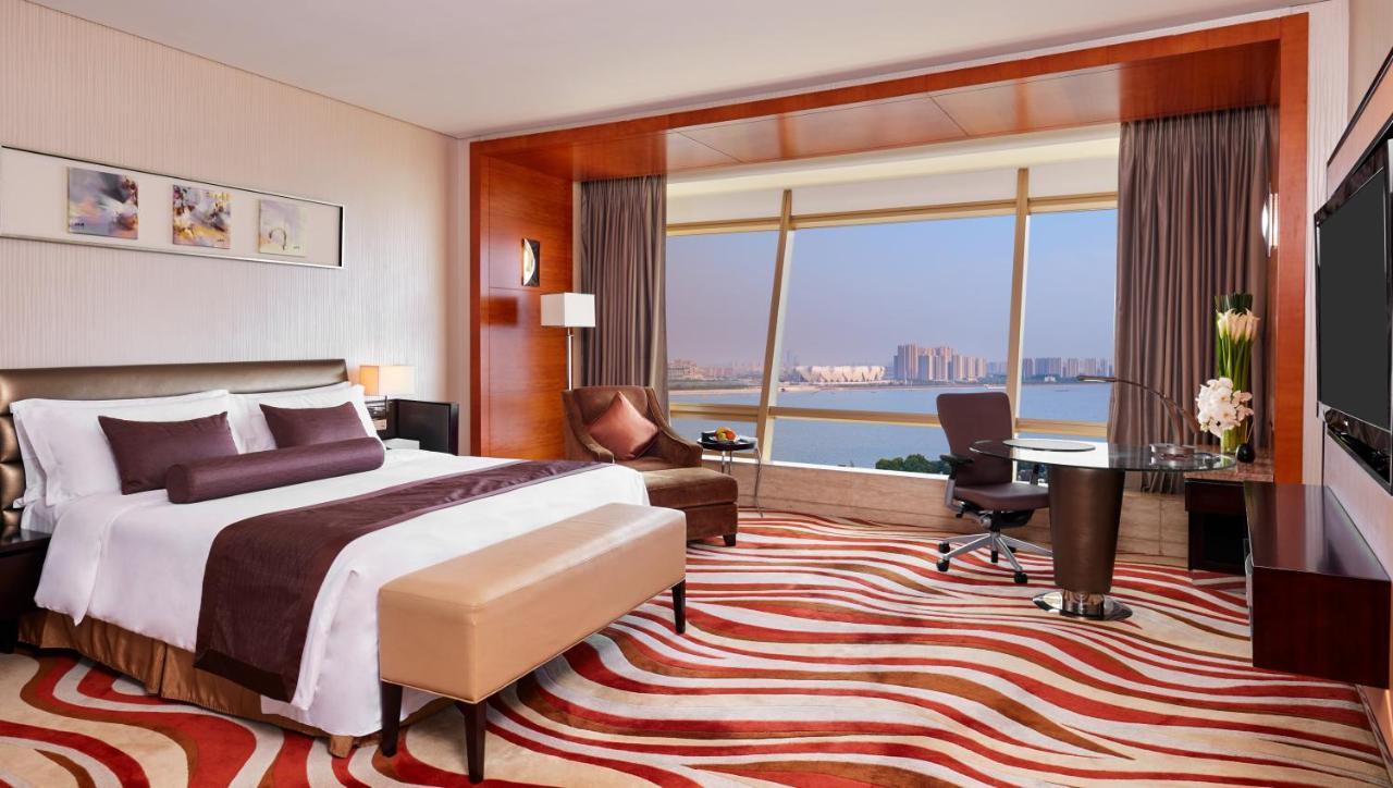 1 King Club Lounge Access River View