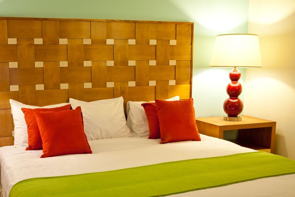 Deluxe Zimmer mit Kingsize-Bett und Meerblick