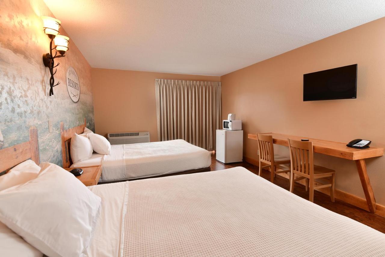 Resort Room 2 Queens includes water & theme park passes