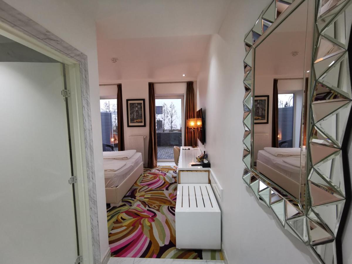 Doppelzimmer mit Whirlpool-Badewanne