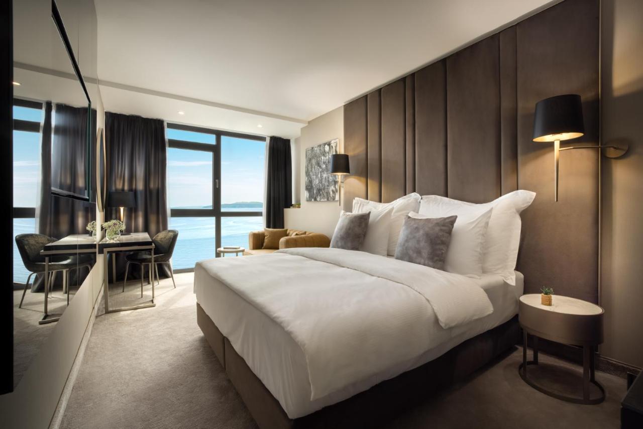 Premium Doppel-/Zweibettzimmer mit Meerblick