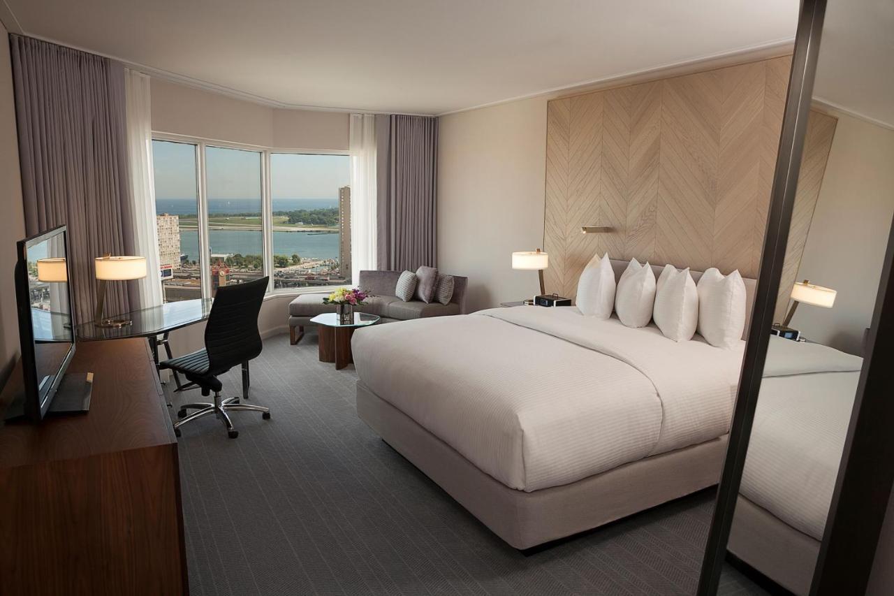 1 Premium Zimmer mit Kingsize-Bett und Ontario-Seeblick - obere Etage