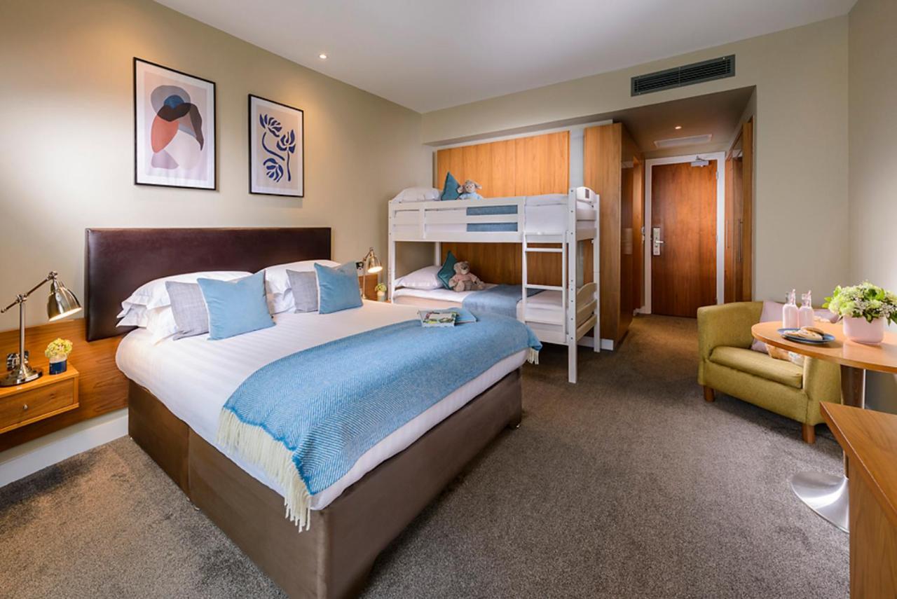 Familienzimmer mit Etagenbett (2 Erwachsene + 2 Kinder)