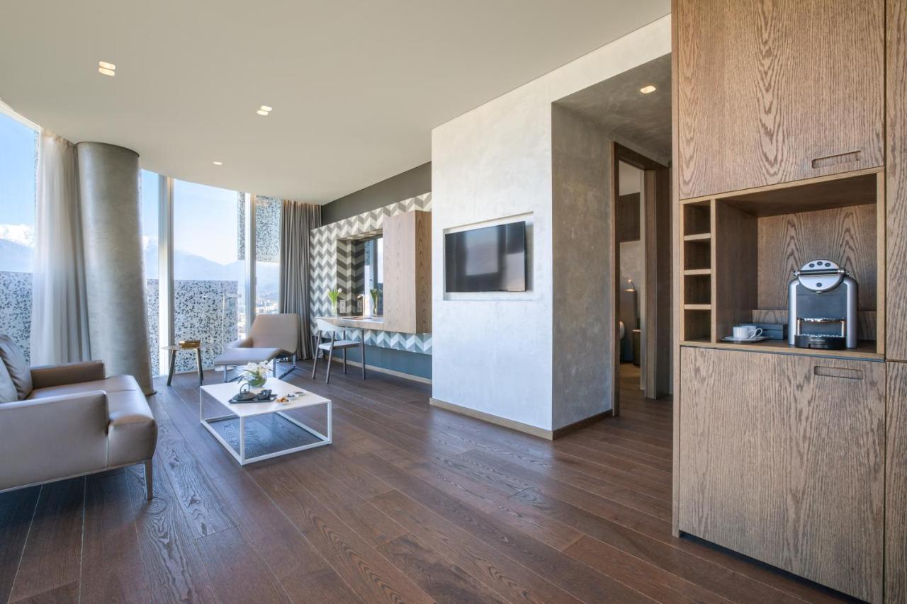 Suite,1214056765:JPEG