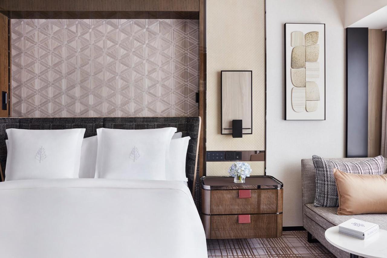 Deluxe Zimmer mit Kingsize-Bett und Hafenblick
