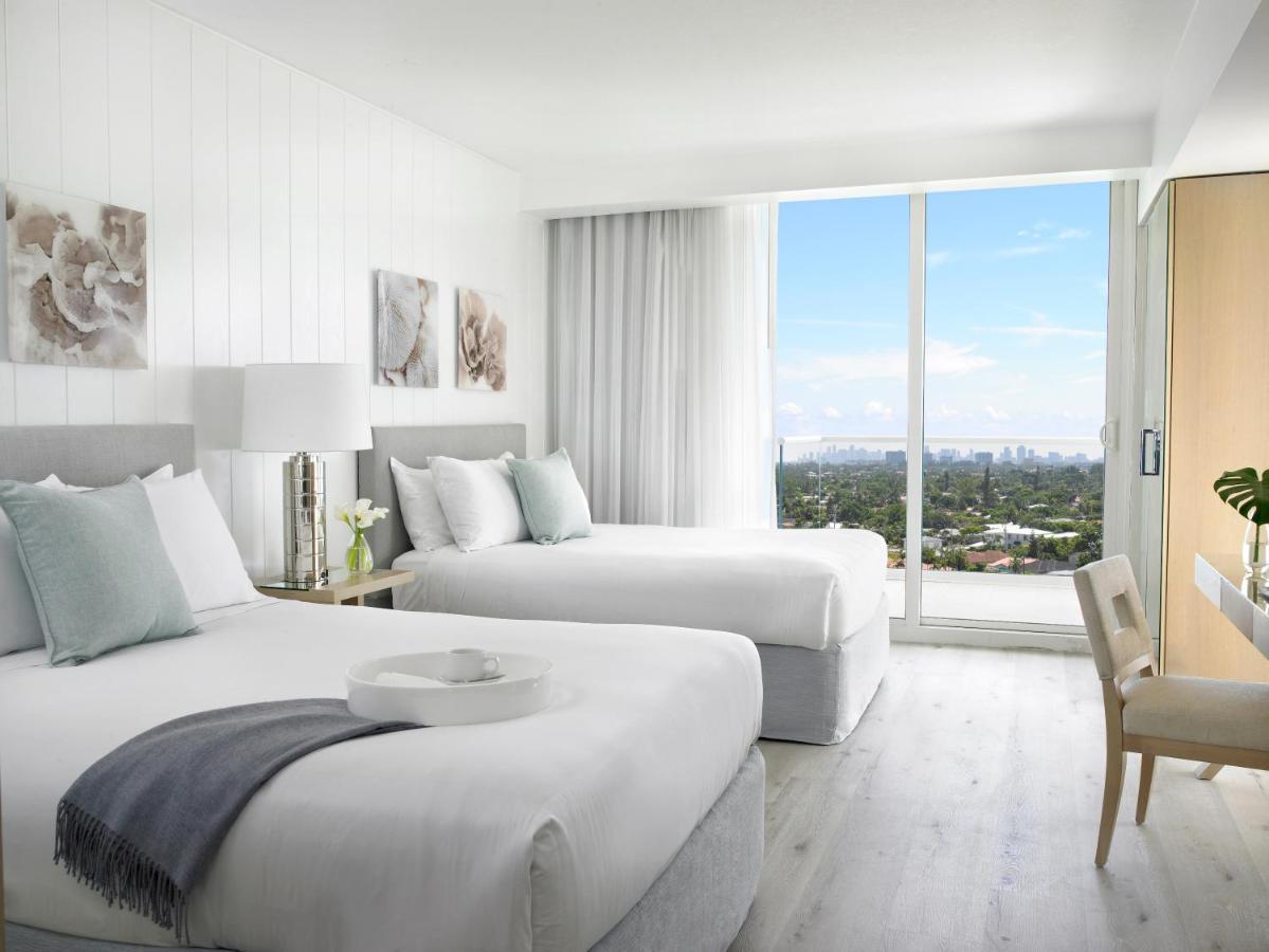 Suite mit 2 Schlafzimmern, Queensize-Bett und 2 Doppelbetten und eingeschränktem Meerblick