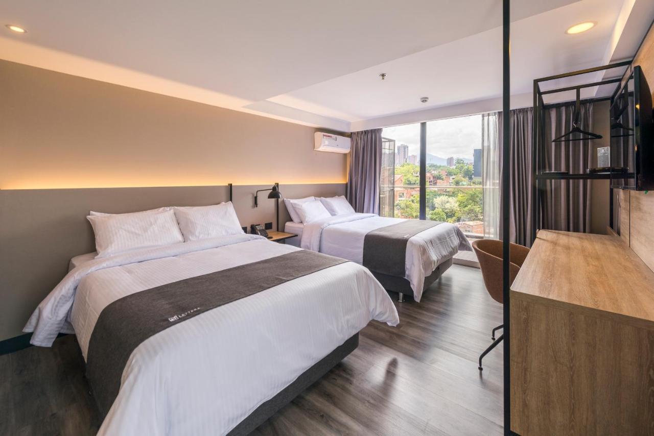 Zweibettzimmer mit Balkon