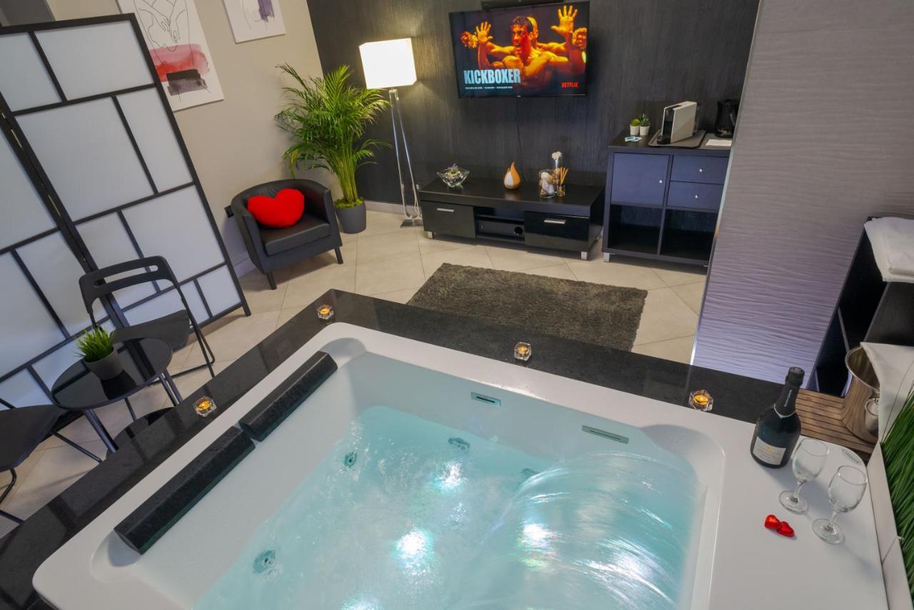 Deluxe Suite with Spa Bath,1108468860:JPEG