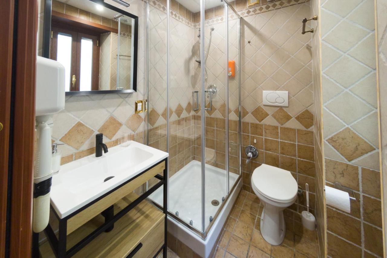 Doppelzimmer mit Whirlpool-Badewanne