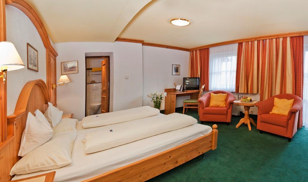 Doppelzimmer mit Balkon