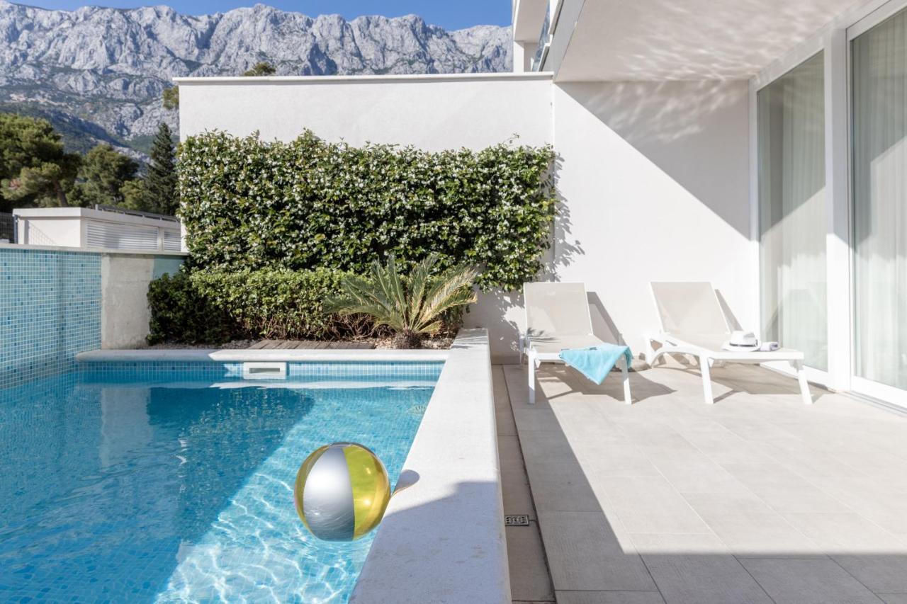 Junior Suite mit eigenem Pool und Bergblick
