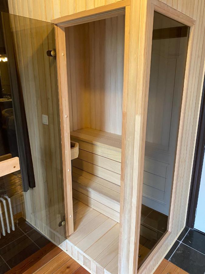 Deluxe Doppelzimmer mit Sauna und Whirlpool-Badewanne