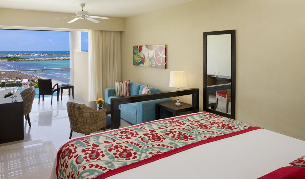 Junior Suite mit Kingsize-Bett und Meerblick