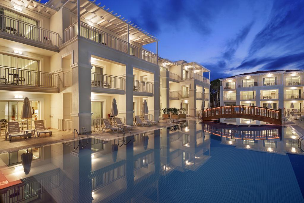 Zimmer Lake House mit Poolblick