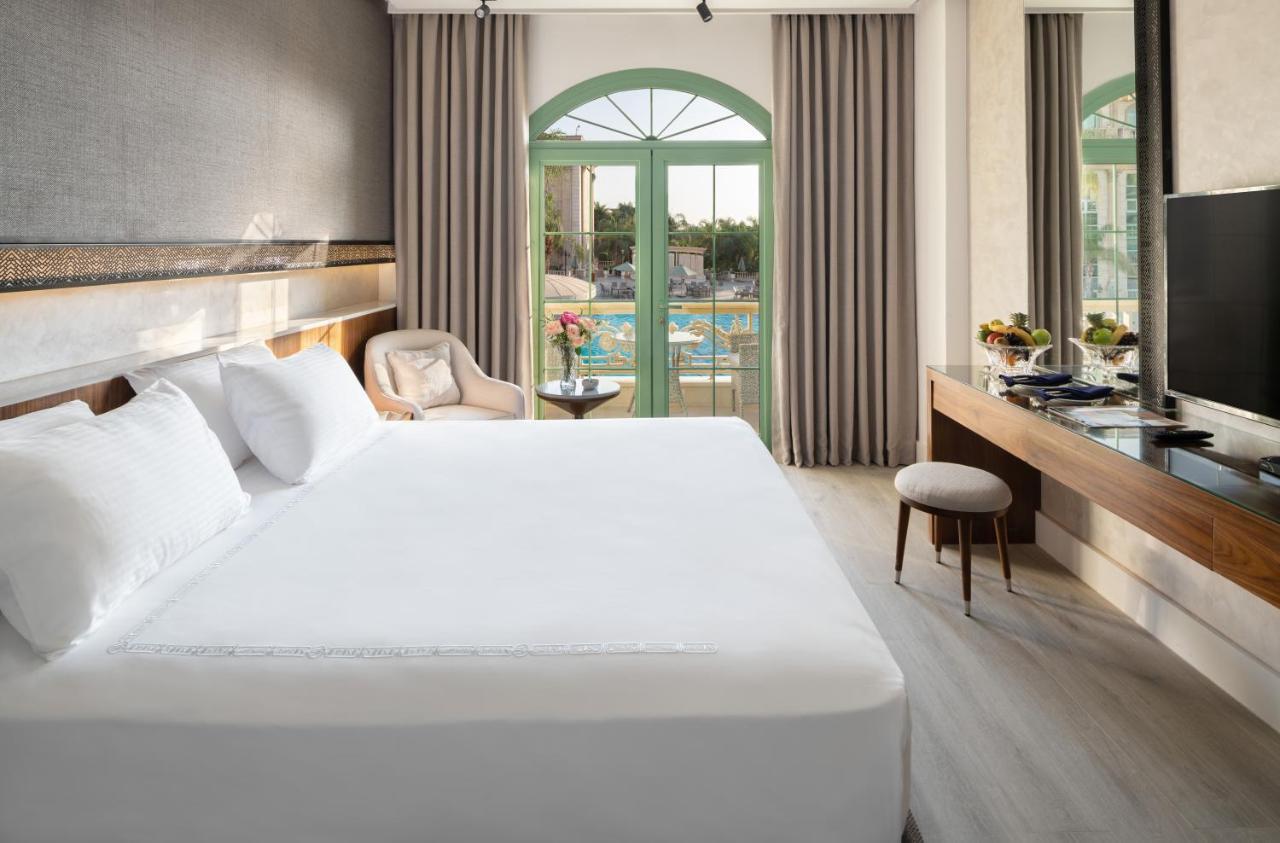 Deluxe Doppel-/Zweibettzimmer mit Poolblick