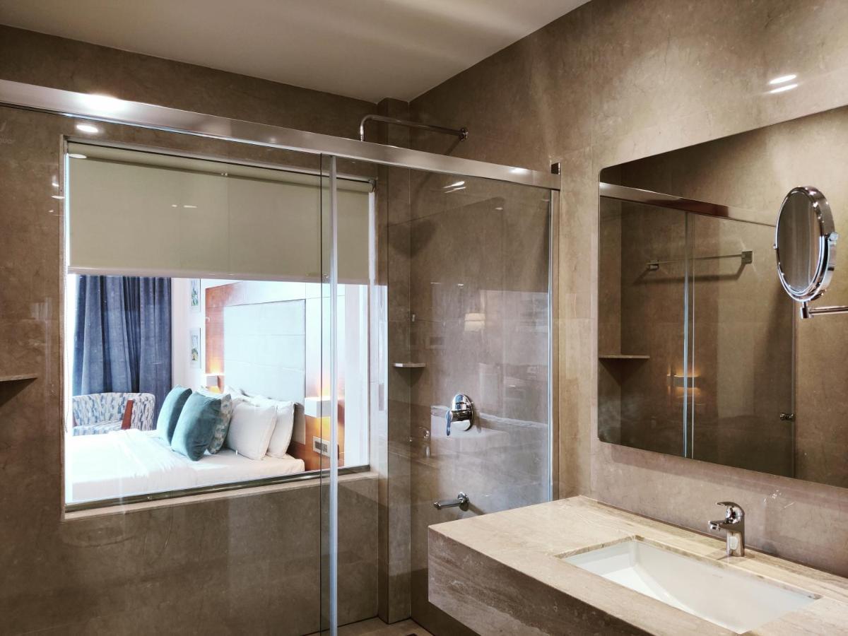 Hamilton Valley View Room