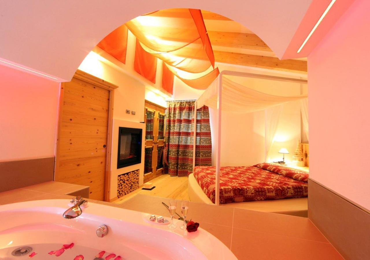 Deluxe Suite mit Whirlpool-Badewanne