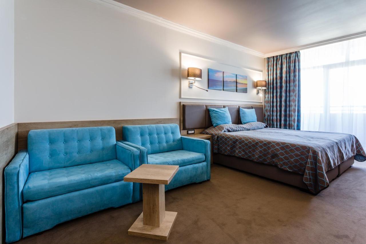 Superior Zweibettzimmer mit Balkon und Meerblick (2 Erwachsene + 2 Kinder)