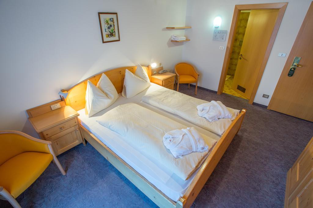 Standard Doppel-/Zweibettzimmer mit Balkon
