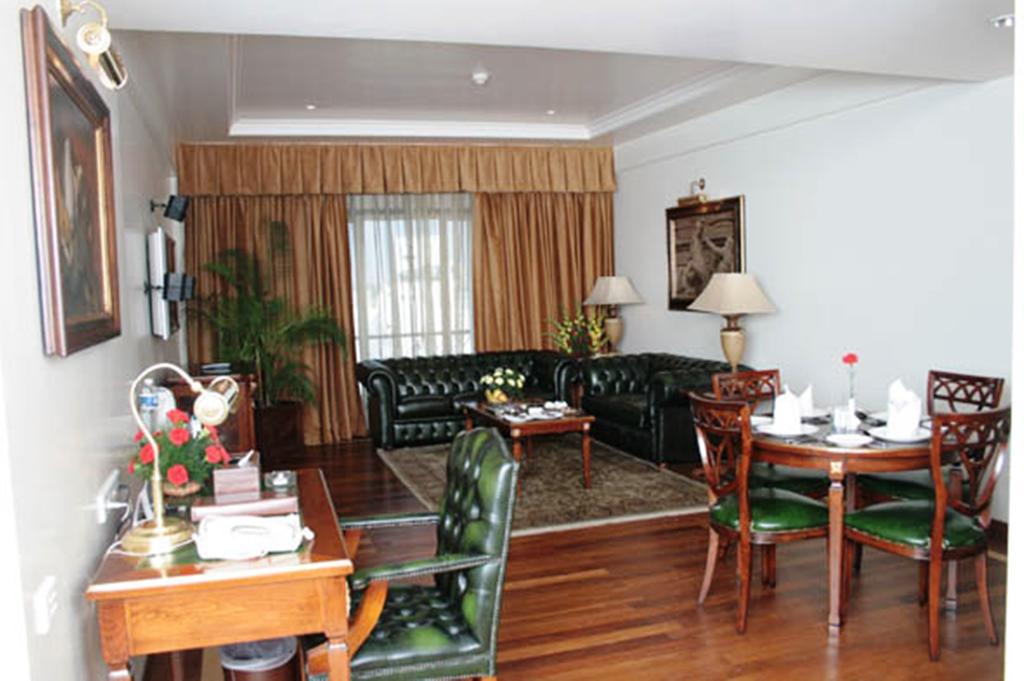 Deluxe Suite