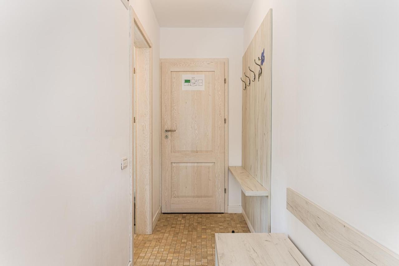 Doppel-/Zweibettzimmer mit Balkon