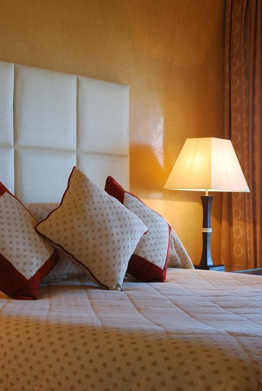 Superior Zimmer mit Queensize-Bett oder 2 Einzelbetten und Poolblick