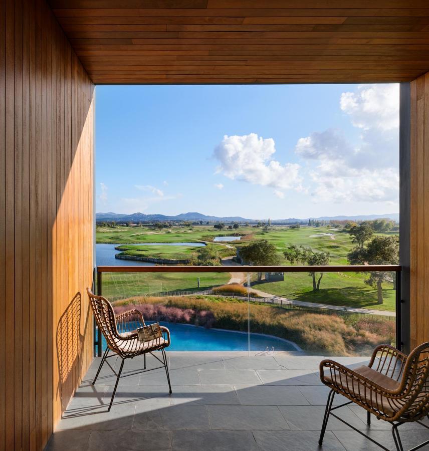 Superior Doppel- oder Zweibettzimmer mit Blick auf den Golfplatz und Terrasse