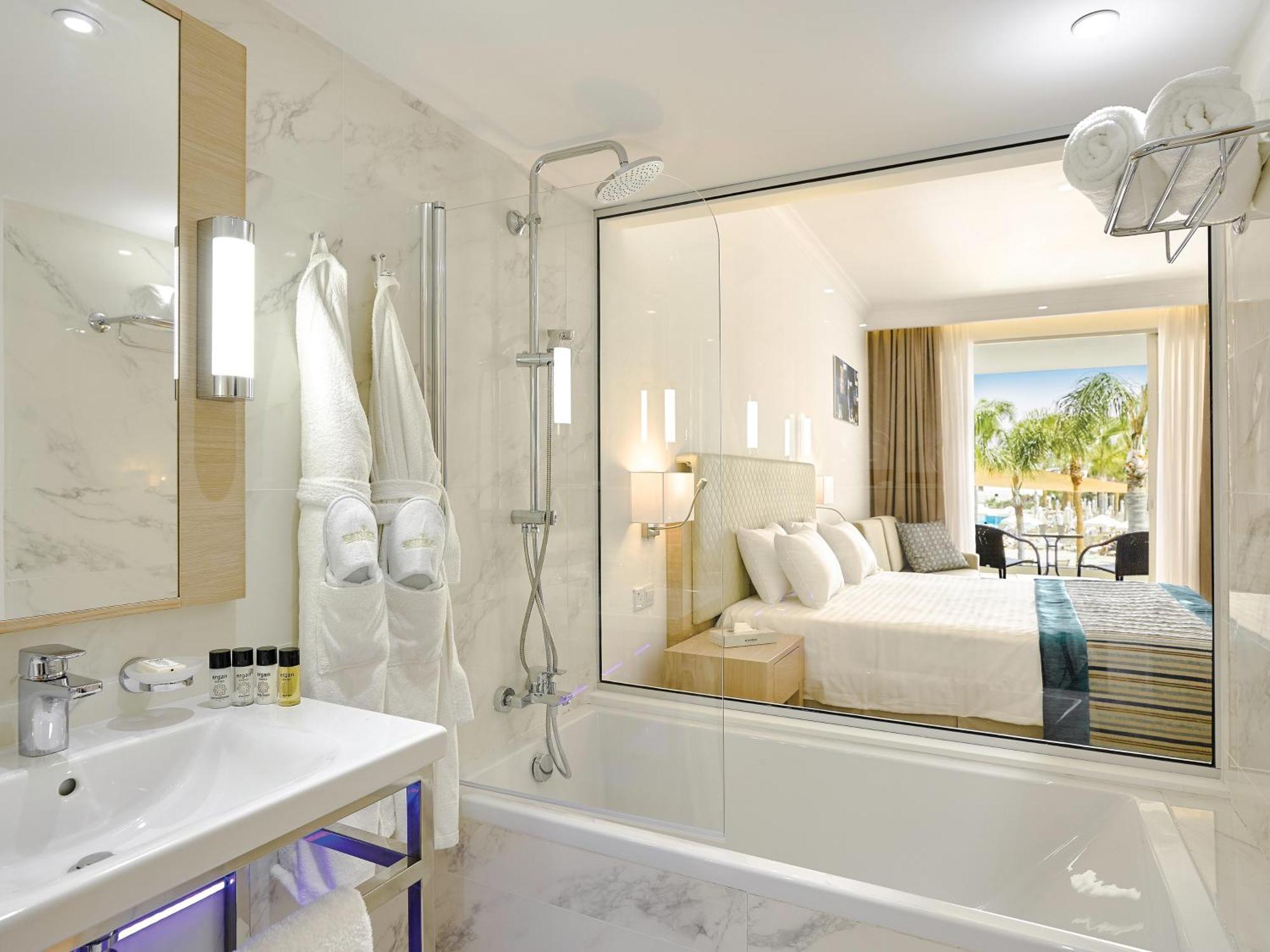 Deluxe Superior Room Pool & Garden