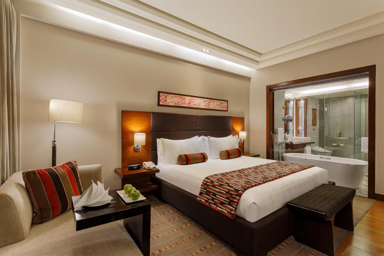 1 King Standard Pool View Lounge Access with 15% discount on Food & Beverages, 15% off on Spa Services