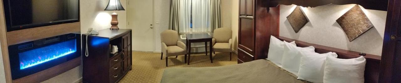 Zimmer mit Kingsize-Bett und Whirlpool