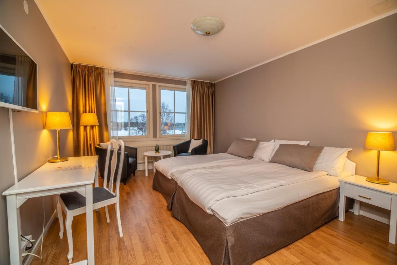 Zweibettzimmer mit Balkon