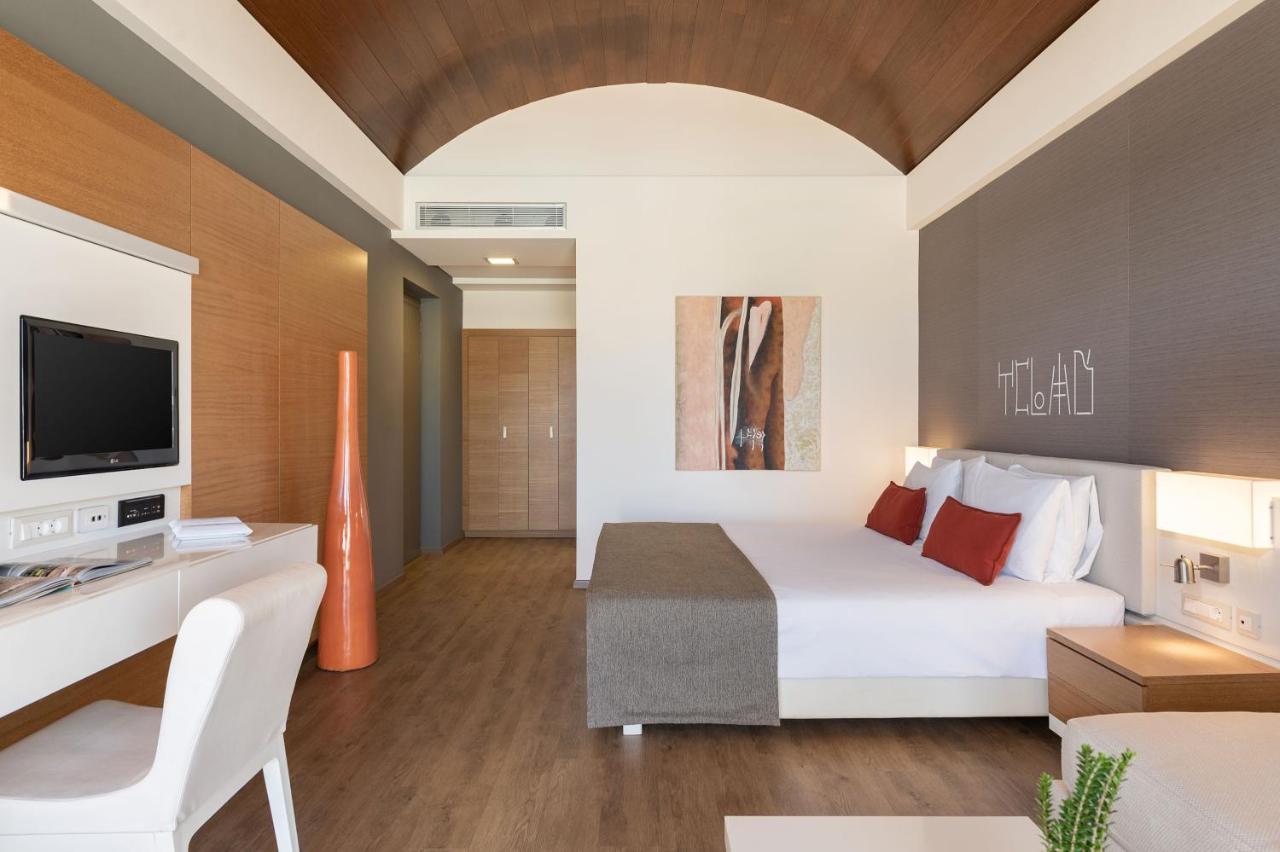 Deluxe Doppel-/Zweibettzimmer mit Poolblick