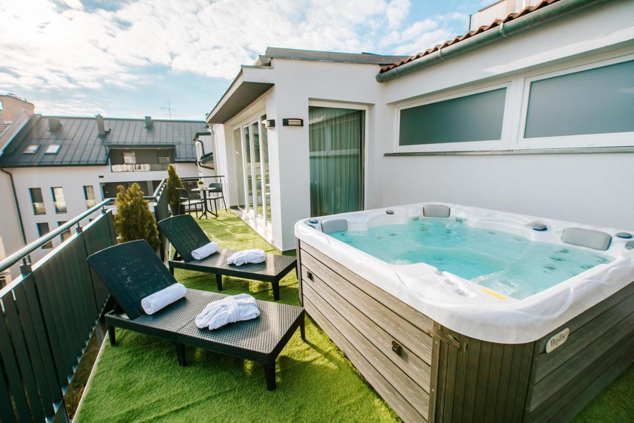 Deluxe Suite mit Whirlpool-Badewanne