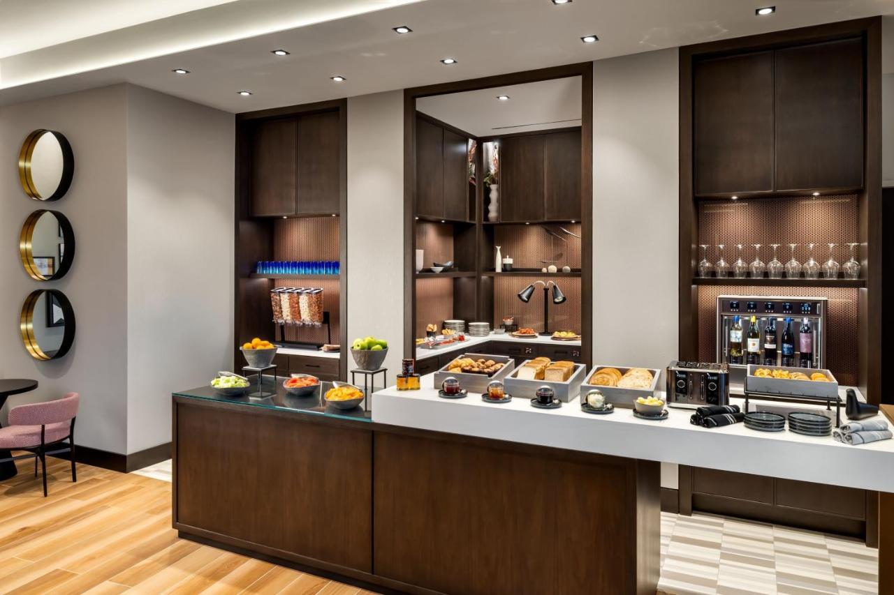 Club Zimmer mit 2 Queensize-Betten und Zugang zur Club Lounge