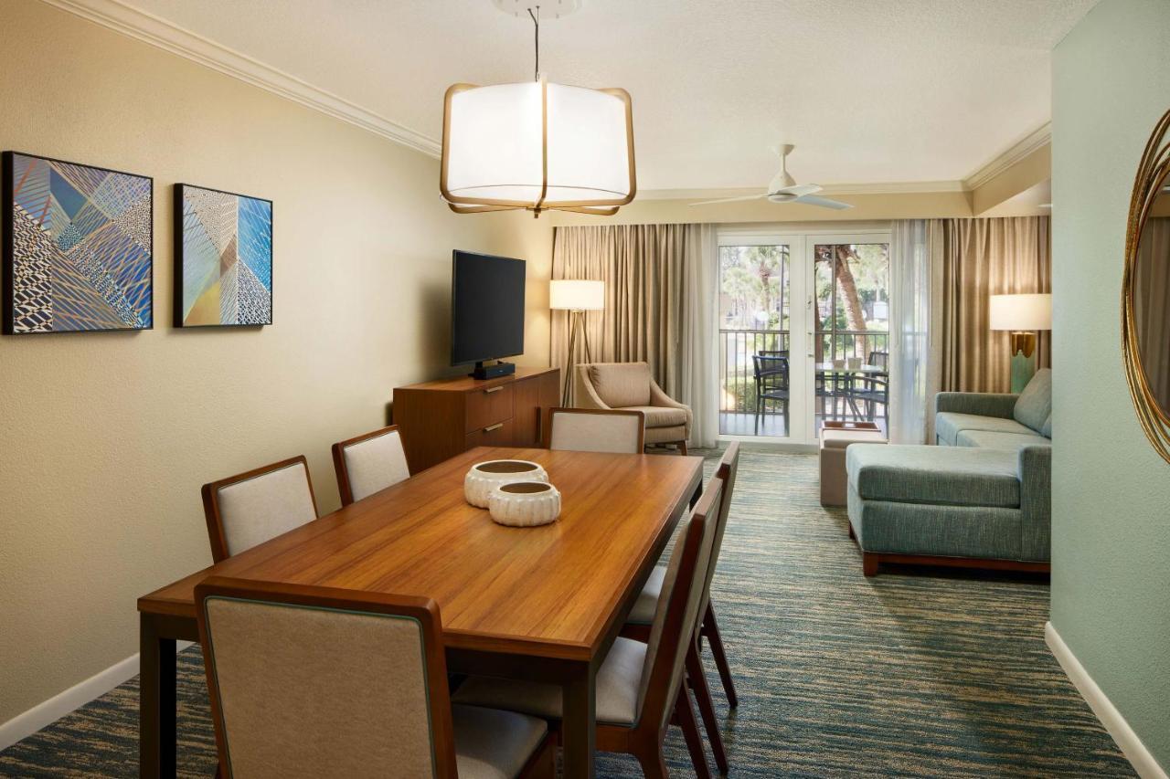 Villa mit 2 Schlafzimmern, 1 Kingsize-Bett und 2 Doppelbetten sowie Balkon