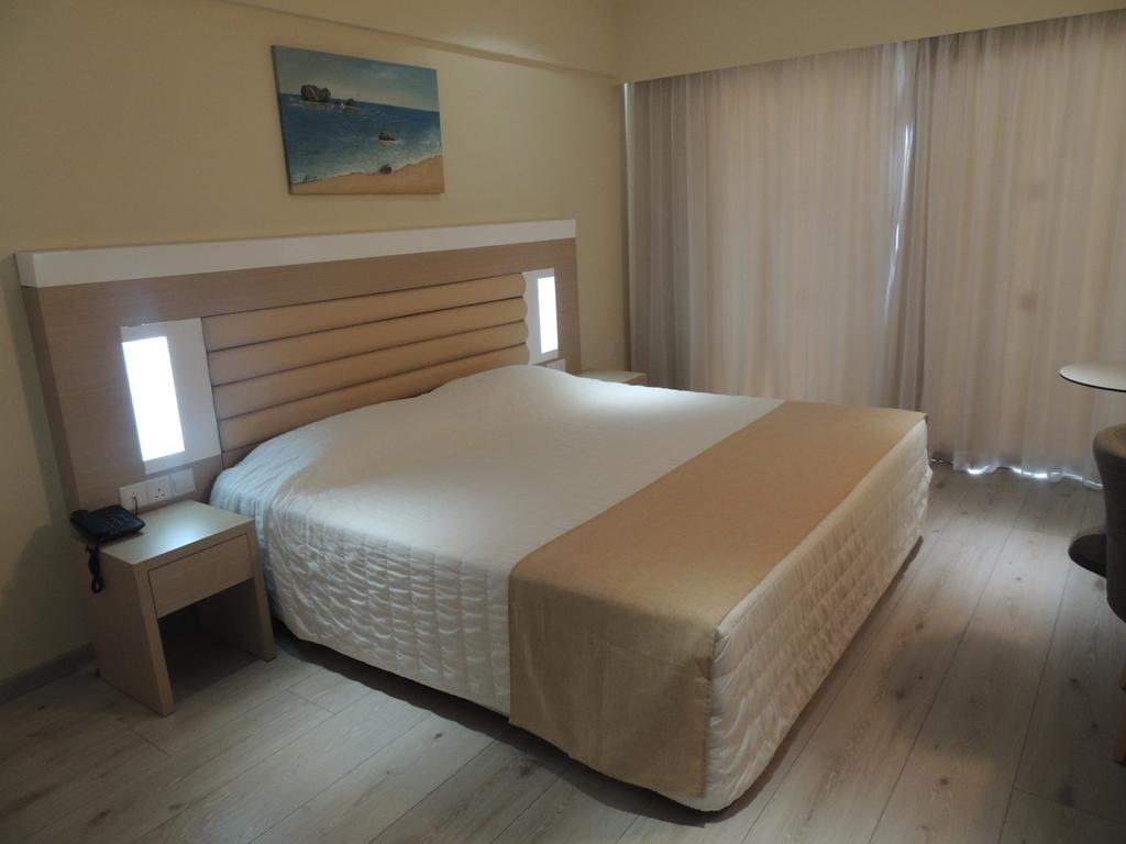 Superior Doppel-/Zweibettzimmer mit Balkon und Poolblick