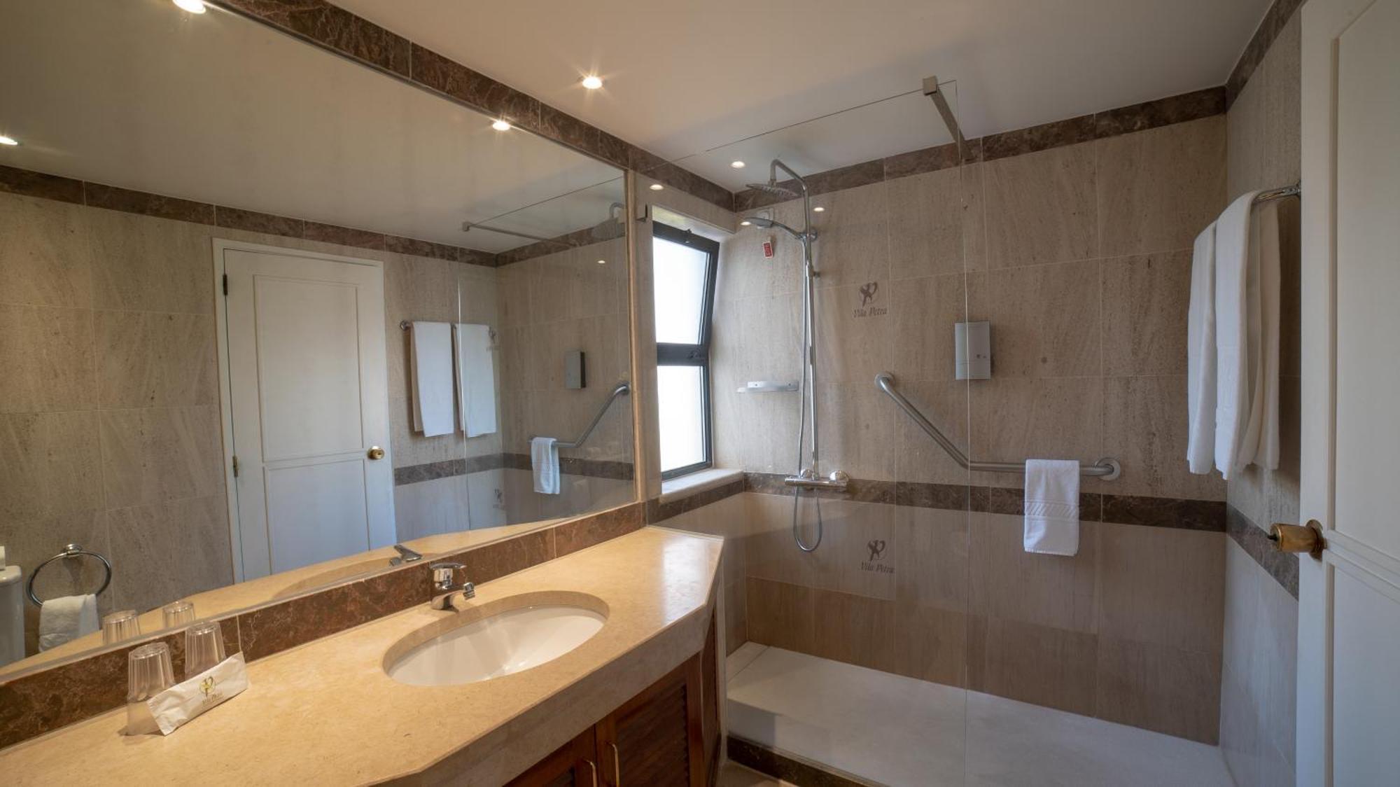 Apartment mit 2 Schlafzimmern und Poolblick