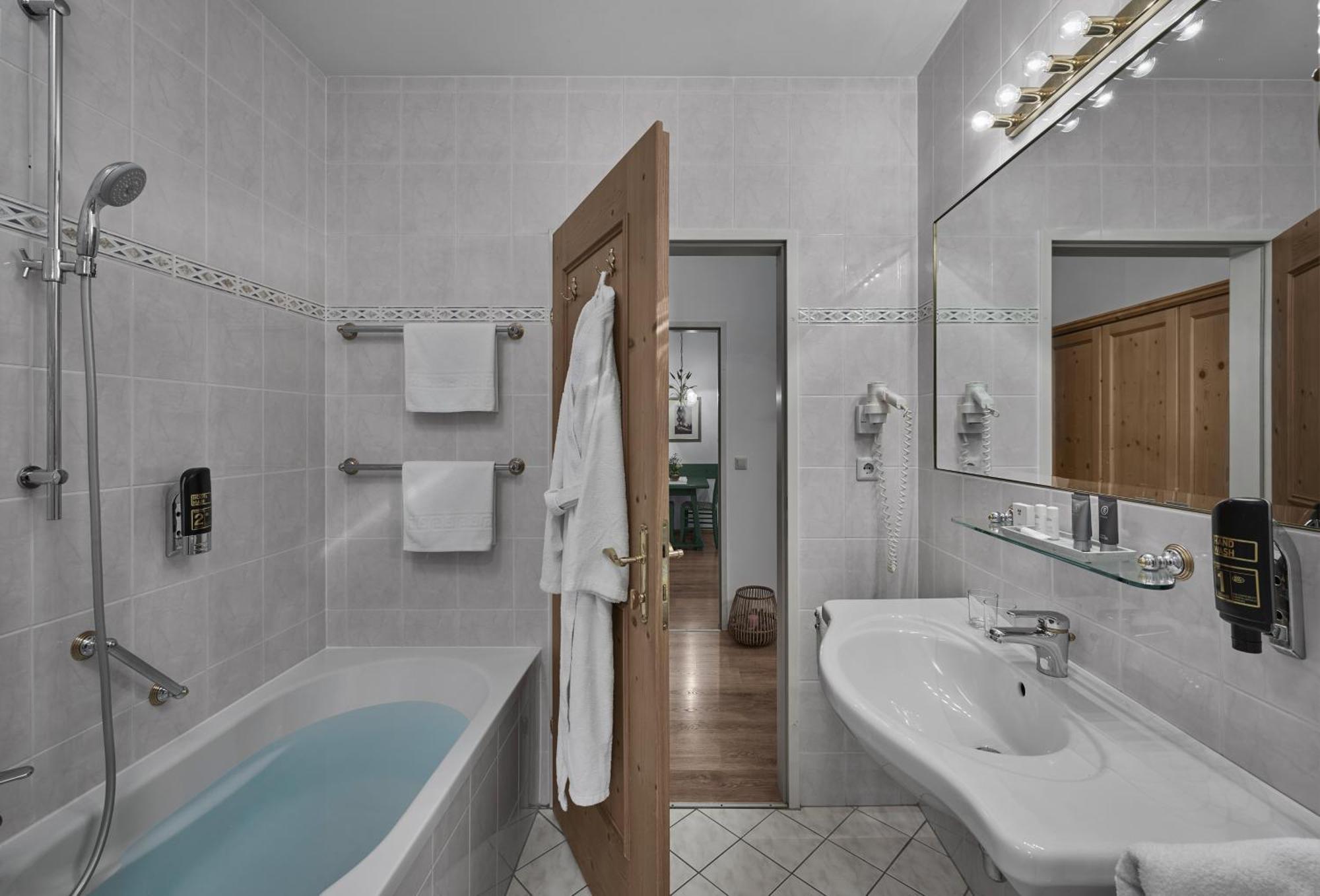 Family Suite,1234726604:JPEG