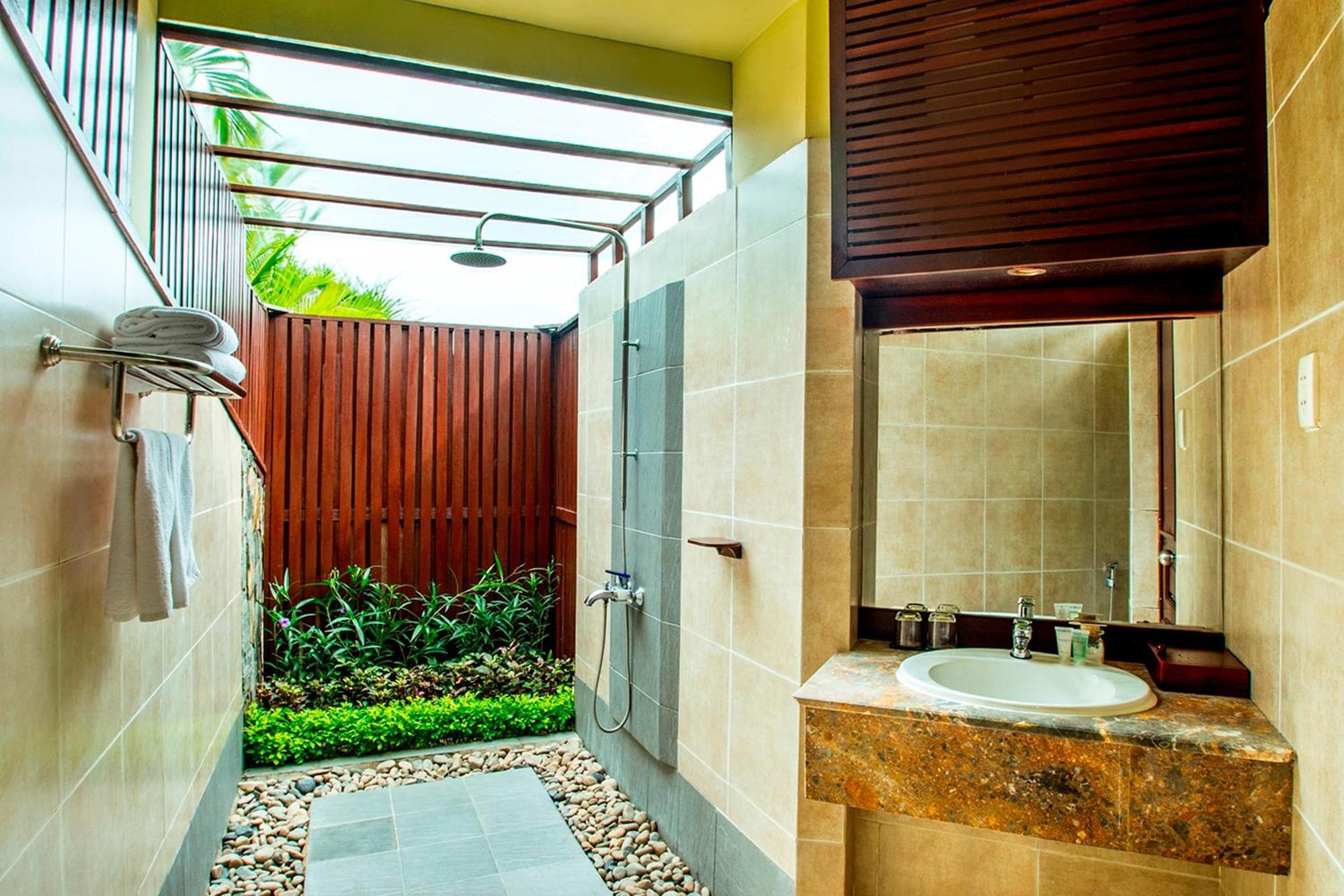 Villa mit Meerblick und Pool