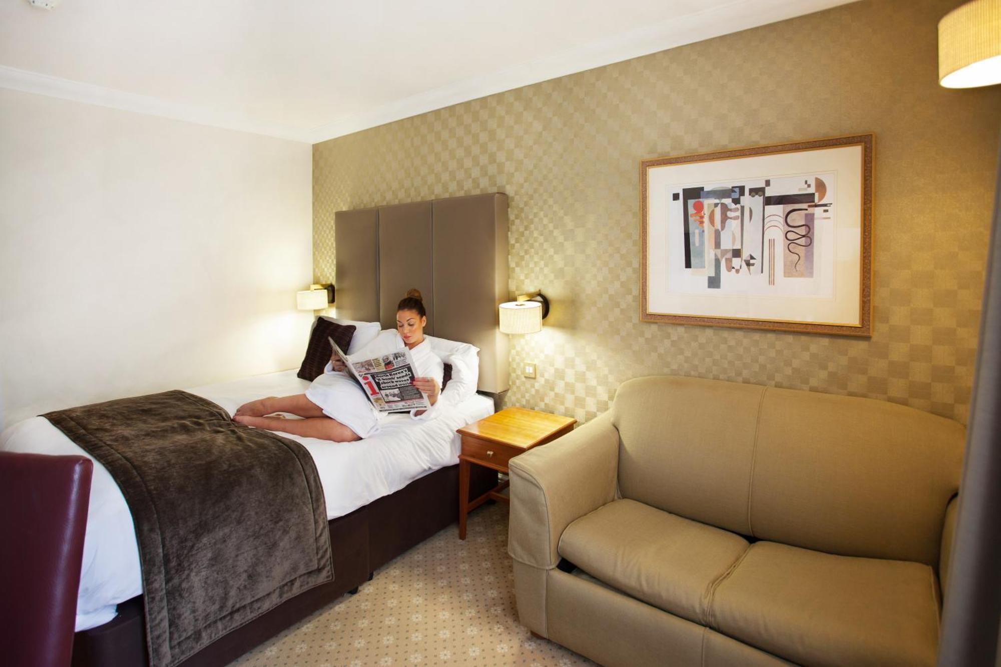 Executive Double Room (Inc FREE PARKING, POOL & GYM)