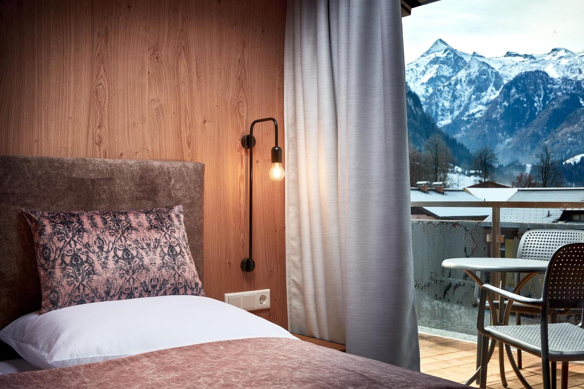 Deluxe Zimmer mit Kingsize-Bett