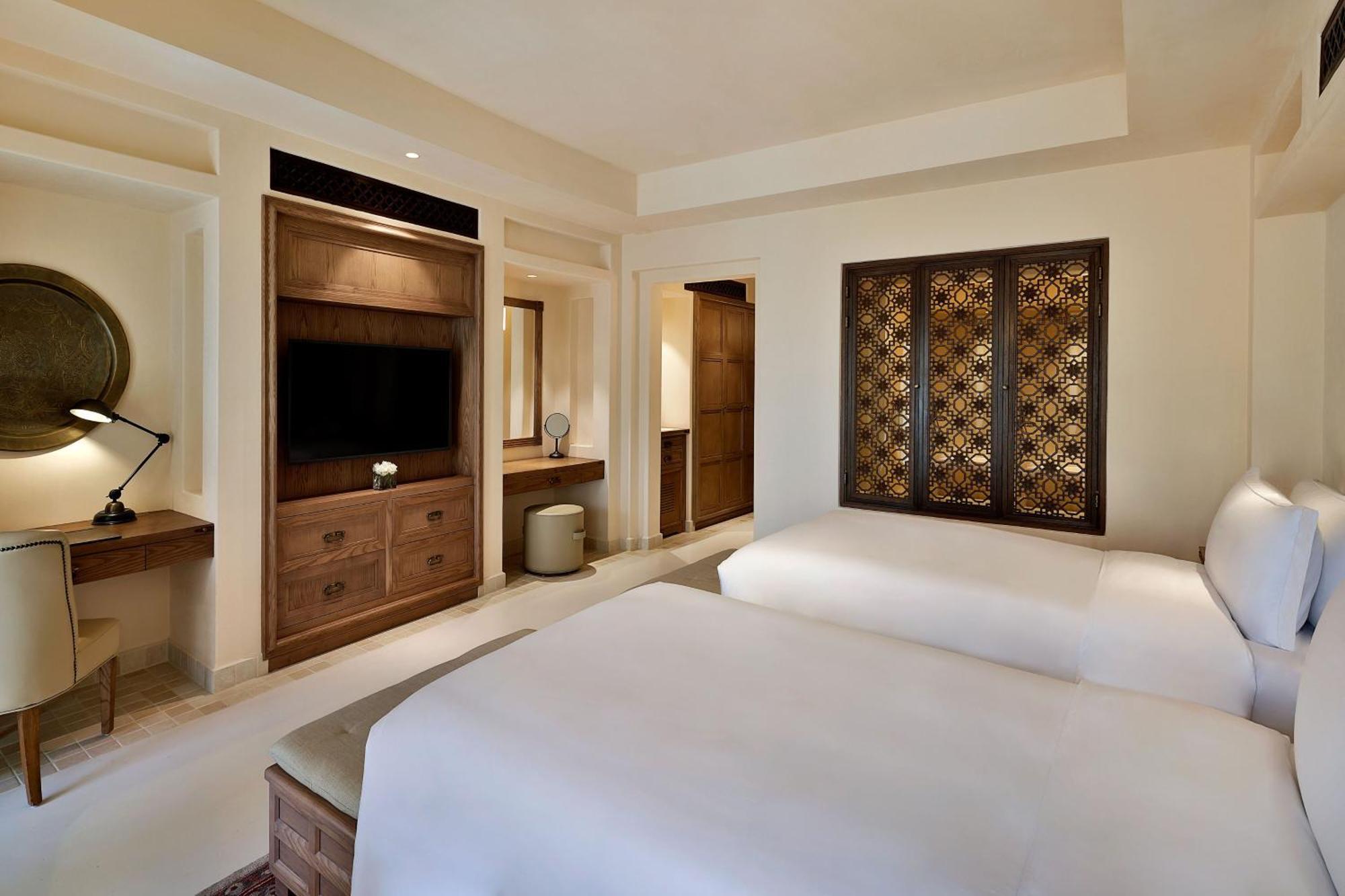 Superior Zimmer mit 2 Einzelbetten und Blick auf das Resort